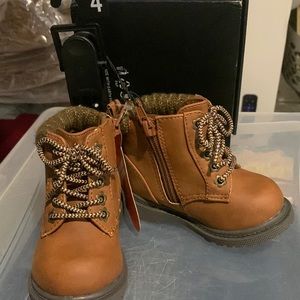 Boots kids/toddler size 4